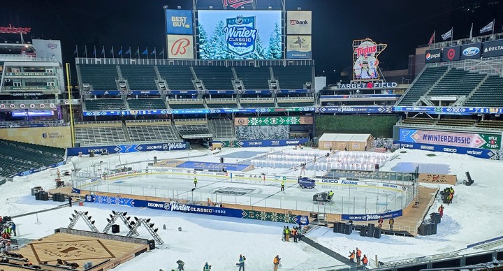 Bejzbalisti bokom! Štadión v Minneapolise obsadil Winter Classic